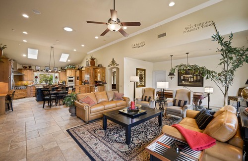 Fallbrook House | A Taste of Tuscany -Just 5 Minutes to Golf and Wine Tasting