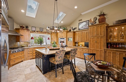 Fallbrook House | A Taste of Tuscany -Just 5 Minutes to Golf and Wine Tasting