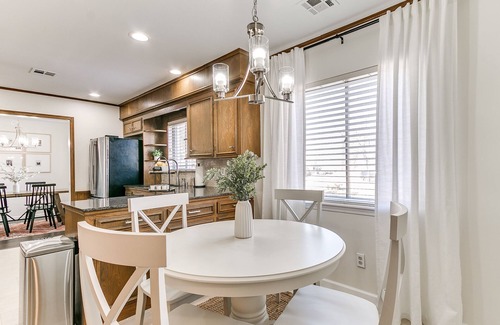 Tulsa House | A Temporary Haven that Feels Like Home
