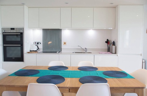 Newquay Apartment | A three bedroomed, dog friendly apartment in West Pentire, Crantock