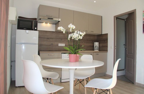 Sainte-Maxime Apartment | A title to put here .