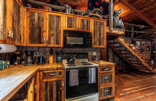 Livingston Cabin | A totally authentic Montana sweet retreat in a convenient location