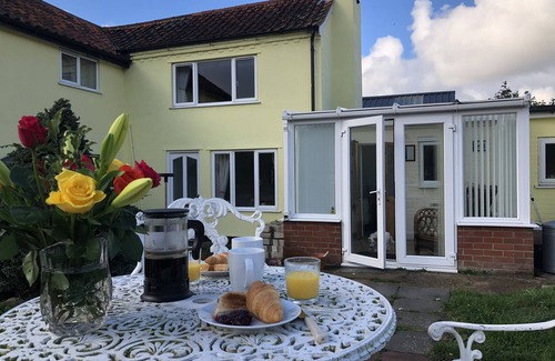 Saxmundham Cottage | A traditionally furnished cottage with fantastic views across the Alde Estuary