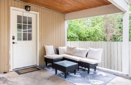 Issaquah House | A Tranquil Retreat in the Woods, 4minutes from downtown, close to everything