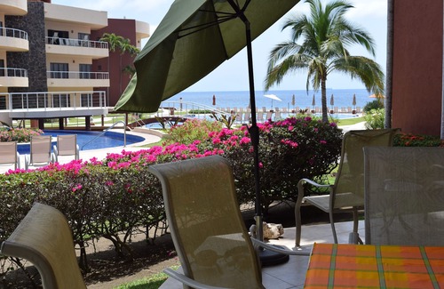 Isla Navidad Condo | A tropical 2 bedroom 2 bathroom resort on the stunning Playa de Coco beach