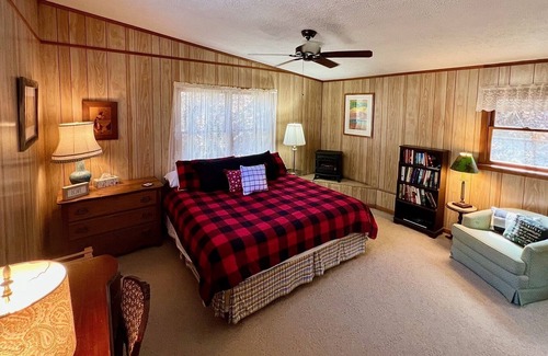 Boone Cottage | A Troutsong on Rushing Stream-Minutes to Boone!