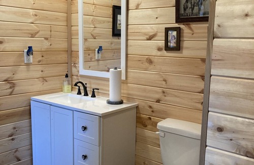 Vinemont House | A true "Barn" experience! Pet friendly!