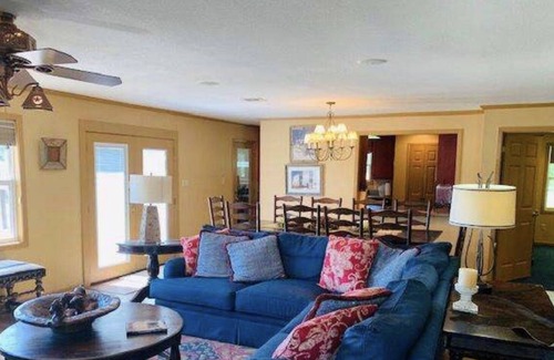 Riesel House | A true elegant, peaceful getaway, Close to Waco, Magnolia Silos and Waco