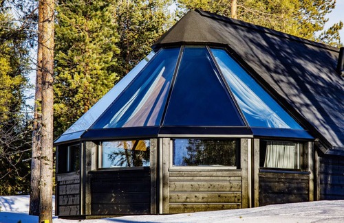 Enontekio Villa | A Unique Arctic Retreat – Villa Northern Lights + Igloo 1, Igloo 2 by DG Lomailu