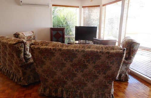 Werribee House | A Unique Holiday Home in between Avalon Airport and Melbourne CBD