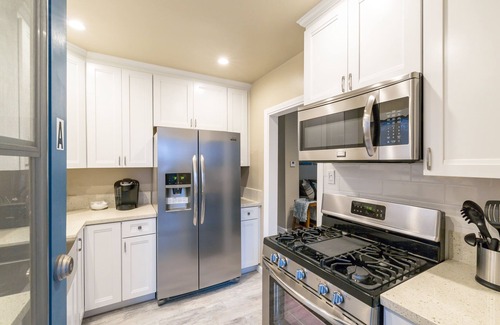 South Redondo Apartment | #A Updated 2 bed, 1 block to Beach, Esplanade, Riviera Village shopping!