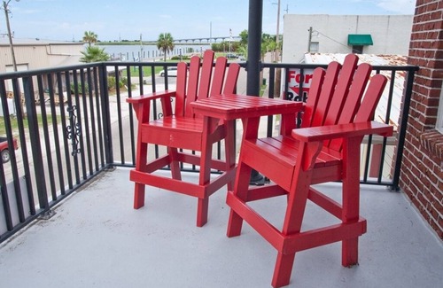 Historic Downtown Apalachicola Condo | A Vacation Condo with a view of the river.