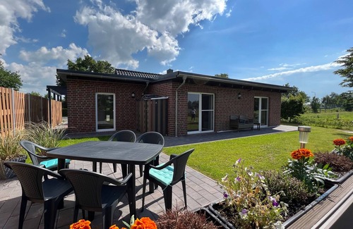 Brookmerland House | A vacation home to feel at home in. Our newly renovated and just completed "Ferienhaus Upgant" is modern and stylishly furnished. The 110 square meter living space is located entirely on the first floor and offers you open, modern living.
