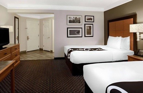 Tucson House | A Vacation to Remember! Great Room for Groups