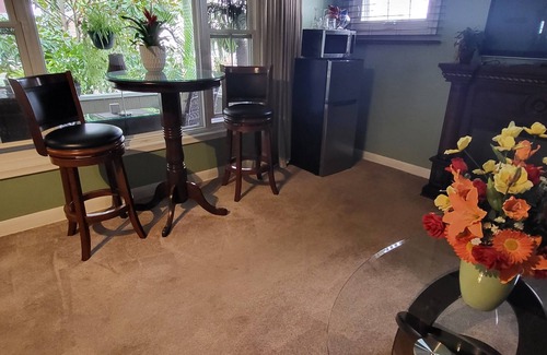 Silvertown House | A very clean and private suite in Niagara Falls Canada.