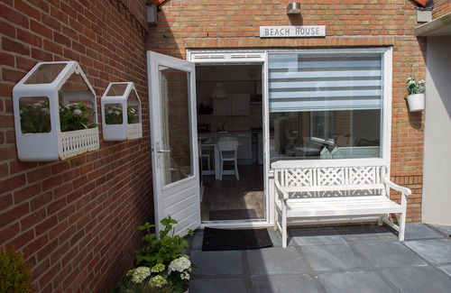 Zandvoort Apartment | A very nice private beach house only 175m from the south beach. Near the beach.