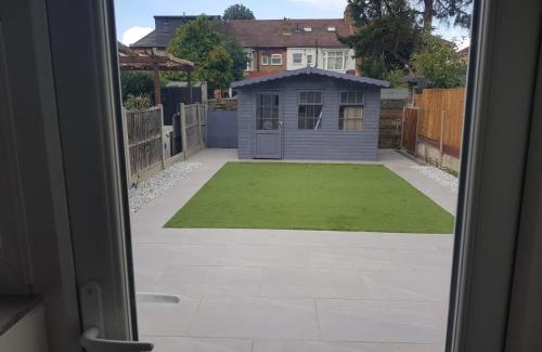 Mayfield House | A Very NICE ROOM WITH PRIVATE TOILET AND SHOWER