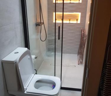 Mayfield House | A Very NICE ROOM WITH PRIVATE TOILET AND SHOWER