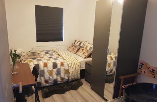 Mayfield House | A Very NICE ROOM WITH PRIVATE TOILET AND SHOWER