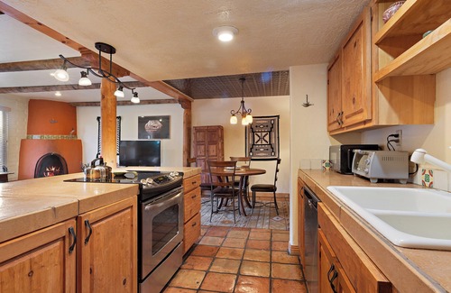 Northeast Santa Fe Hotel | A Very "Santa Fe" Condo Blocks From The Plaza @ Fort Marcy