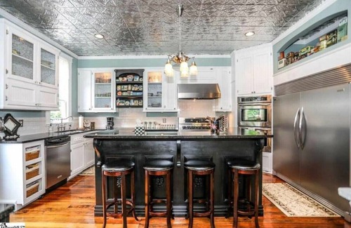 Anderson House | A Victorian Jewel circa 1907 w/modern accrutaments: Gourmet Ktch, Veranda, BBQ