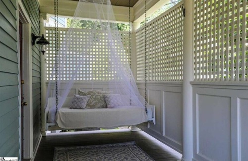Anderson House | A Victorian Jewel circa 1907 w/modern accrutaments: Gourmet Ktch, Veranda, BBQ