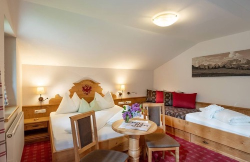 Soell House | A Vierbettzimmer mit Dusche, WC - Gasthof Oberstegen