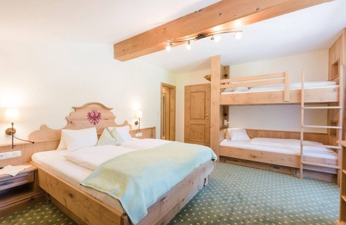 Soell House | A Vierbettzimmer mit Dusche, WC - Gasthof Oberstegen