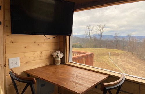 Fleetwood House | A View for Two: Tiny House with BIG VIEWS