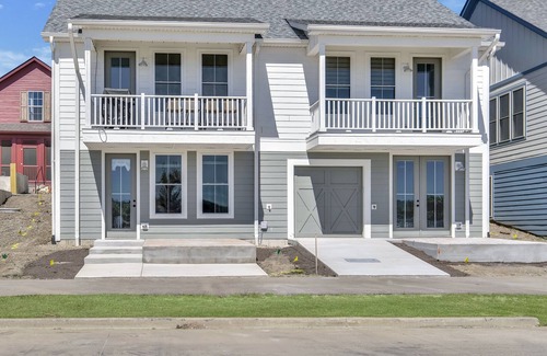 Ottawa House | A View to a Chill 3bed 2.5 bath