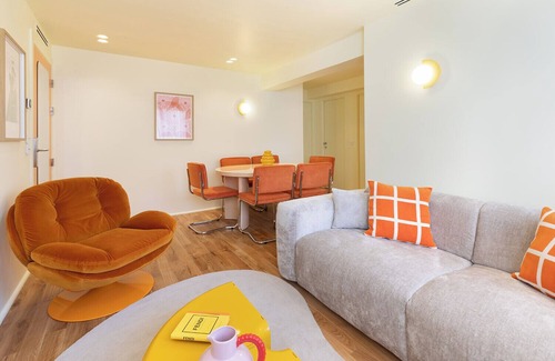8th Arrondissement Apartment | A Vintage 2-BR/2BA with Services - Champs-Elysées