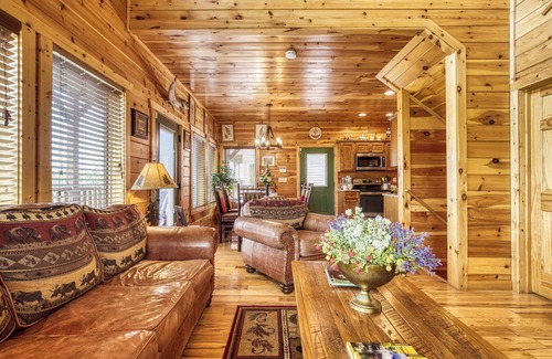 Gatlinburg - Pigeon Forge Cabin | A Walk In The Clouds Breathtaking View Pool Three Decks Game Room For Kids To!