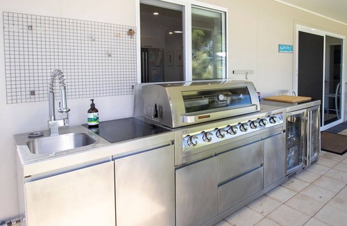 Berrara House | A Wave from it All- Escape to Paradise