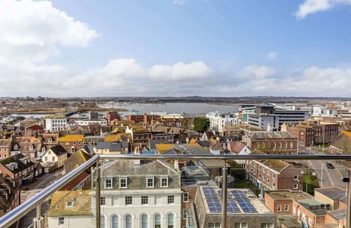 Poole Apartment | A Wave From It All - Extensive Harbour Views