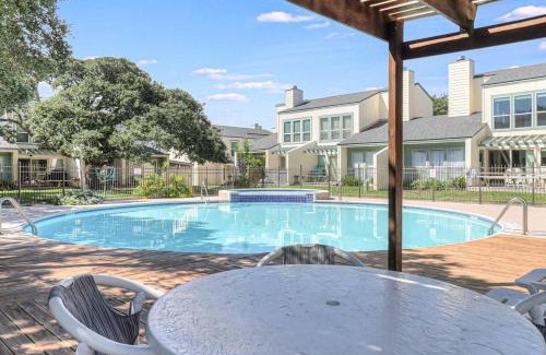 Sailhouse Apartment | A Wave From It All RRYC22