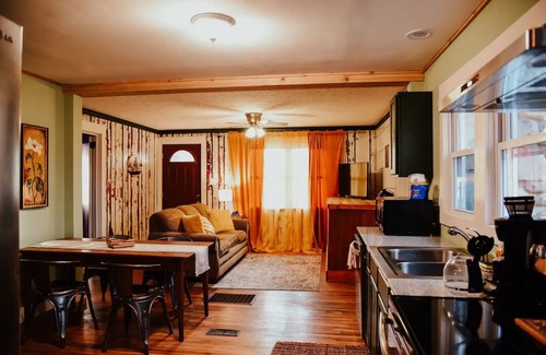 Hendersonville Cottage | a whimsical stay in the mountains