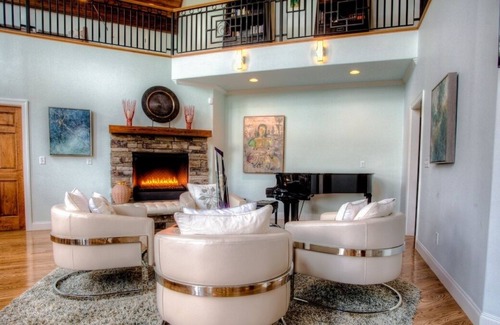 Hendersonville House | A Whispering Stream - Simply Luxurious, Spectacular, Upscale & Hot Tub