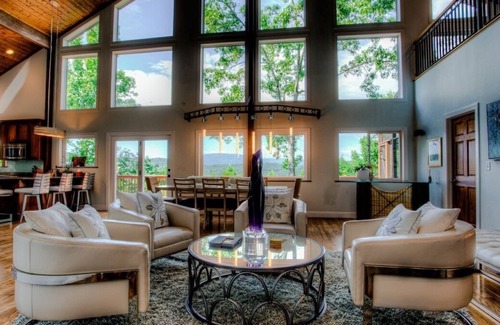 Hendersonville House | A Whispering Stream - Simply Luxurious, Spectacular, Upscale & Hot Tub