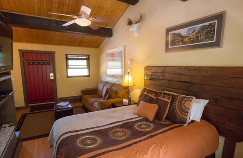 Glenwood Springs Condo | A wonderful kitchen in this beautifully remodeled condo is a treat.