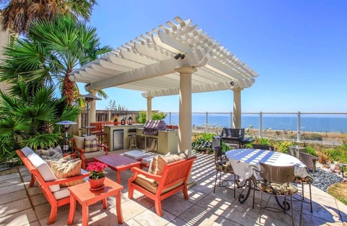 Hercules Apartment | A wonderful newly renovated apartment located in our waterfront home.