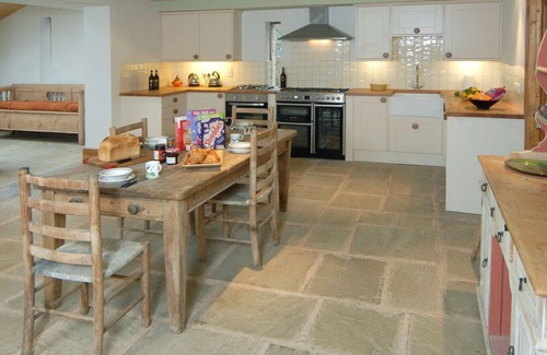 Chipping Campden House | A wonderfully restored barn and a fabulously spacious home away from home.