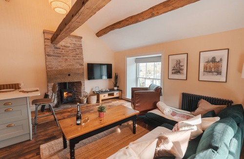 High Peak Apartment | A Wow Suite within a 16thC listed building