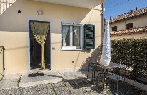 Poggio Apartment | A08 - Poggio, delightful two-room apartment on the ground floor