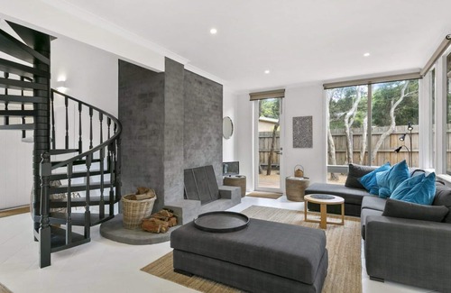 Surf Coast House | A1 Location By The Sea - Beautiful spacious home next to the ocean