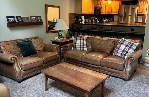 Ludlow House | A1 Solitude.4 BDRM, ski in/out to main Solitude lift, pool/gym access. Parking!