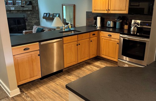 Ludlow House | A1 Solitude.4 BDRM, ski in/out to main Solitude lift, pool/gym access. Parking!