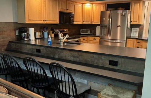Ludlow House | A1 Solitude.4 BDRM, ski in/out to main Solitude lift, pool/gym access. Parking!