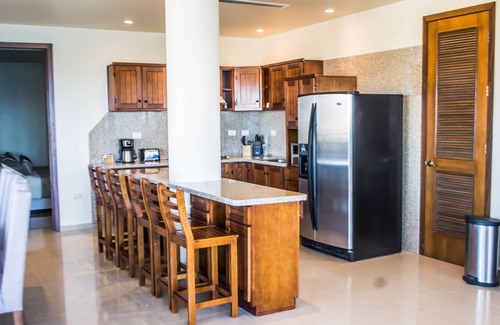 Kino Nuevo Condo | A2. Luxury Condo for 6 + Beachfront + Parking