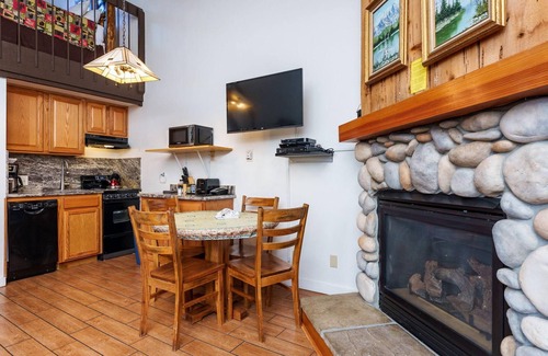 Yosemite West Condo | (A206) Loft Condominiums