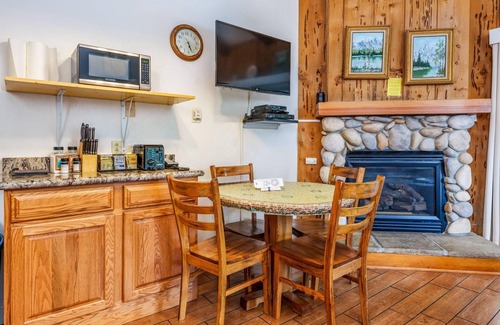 Yosemite West Condo | (A206) Loft Condominiums